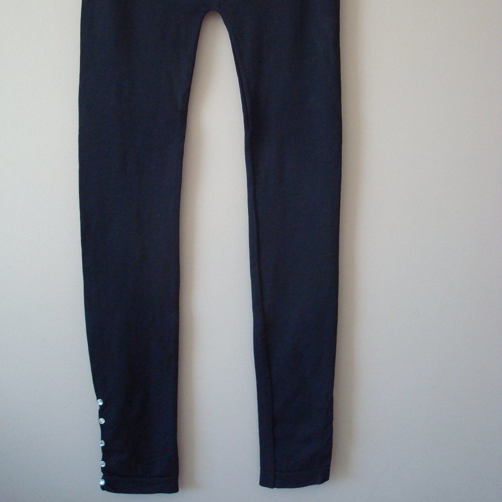 Ladies leggings with 5 stud attachment on ankles